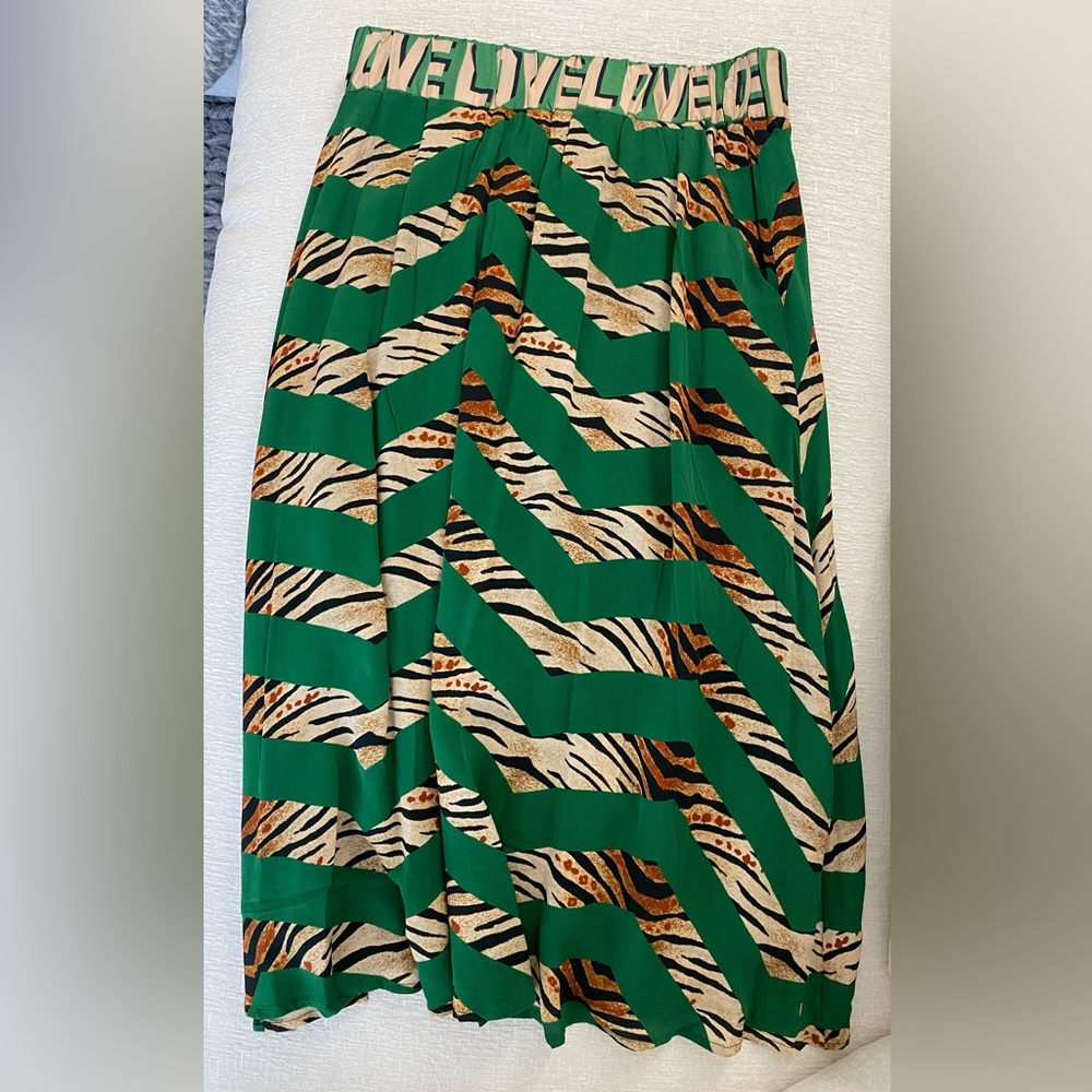 Delicate Love Green Printed Skirt XS New With Tags